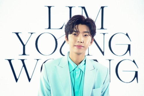 Singer Lim Young-woong poses for photographers during an online press conference on May 2, 2022, to promote his first full-length album titled "Im Hero," in this photo provided by Mulgogi Music. (PHOTO NOT FOR SALE) (Yonhap)