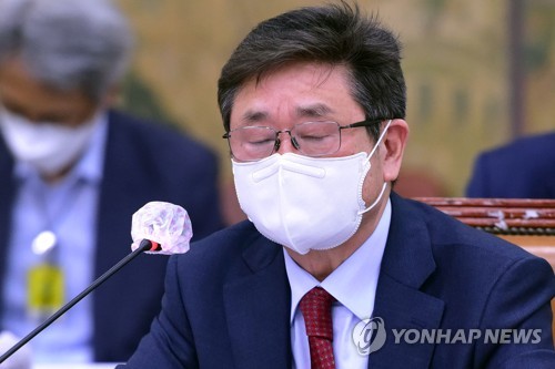 This May 2, 2022, photo shows Culture Minister Park Bo-gyoon during his confirmation hearing at the National Assembly in Seoul. (Pool photo) (Yonhap) 