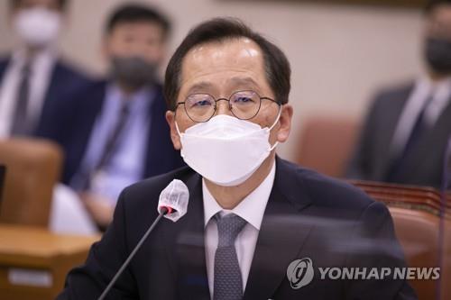 This file photo, taken May 4, 2022, shows Oceans Minister nominee Cho Seung-hwan speaking during a confirmation hearing at the National Assembly in Seoul. (Pool photo) (Yonhap)