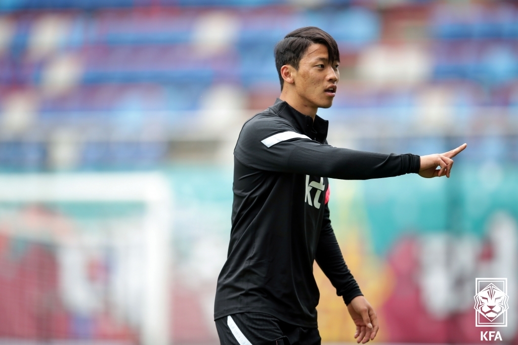 South Korean winger Hwang Hee-chan trains at Daejeon World Cup Stadium in Daejeon, some 160 kilometers south of Seoul, on June 5, 2022, the eve of a pre-World Cup friendly against Chile, in this photo provided by the Korea Football Association. (PHOTO NOT FOR SALE) (Yonhap)