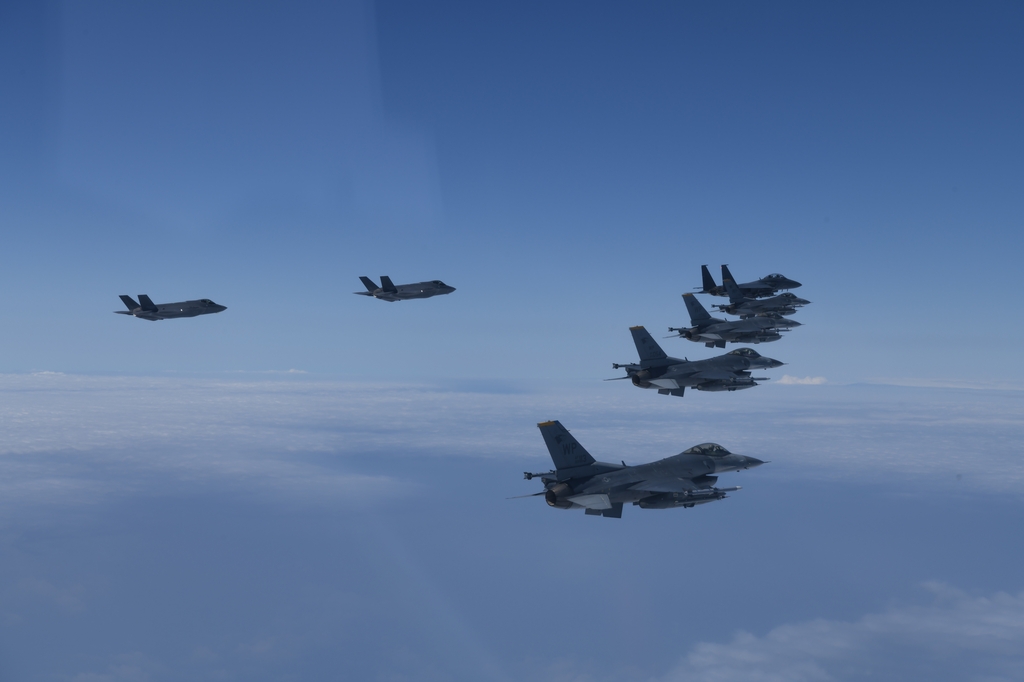 (LEAD) Allies stage air power demonstration following N.K. missile launches