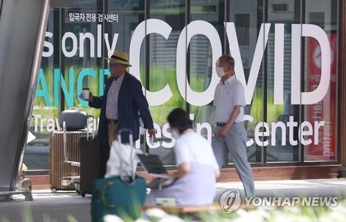 (LEAD) S. Korea's new COVID-19 cases below 10,000 amid waning omicron wave