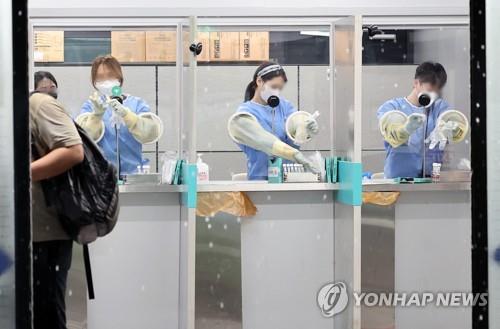 (2nd LD) S. Korea's new COVID-19 cases hit over 40,000 for first time in 2 months