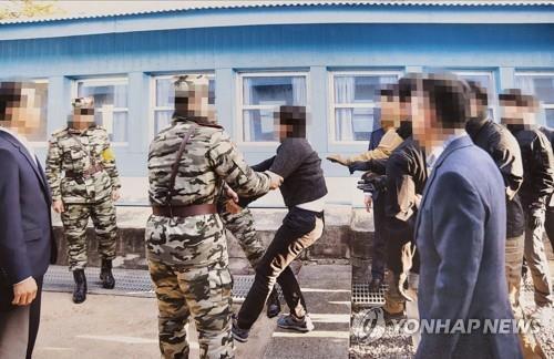 (LEAD) Complaint to be filed against Moon on attempted murder charges over N.K. fishermen's repatriation
