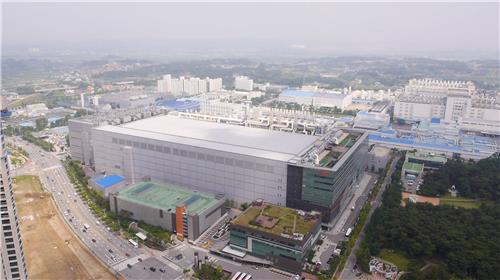This photo provided by SK hynix Inc. shows the chipmaker's plants in Cheongju, some 140 kilometers south of Seoul. (PHOTO NOT FOR SALE) (Yonhap)