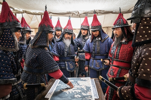 This photo provided by Lotte Entertainment shows a scene from "Hansan: Rising Dragon." (PHOTO NOT FOR SALE) (Yonhap)