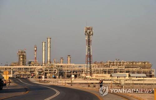 This AFP file photo shows Saudi Aramco's Abqaiq oil processing plant on Sept. 20, 2019. (PHOTO NOT FOR SALE) (Yonhap) 
