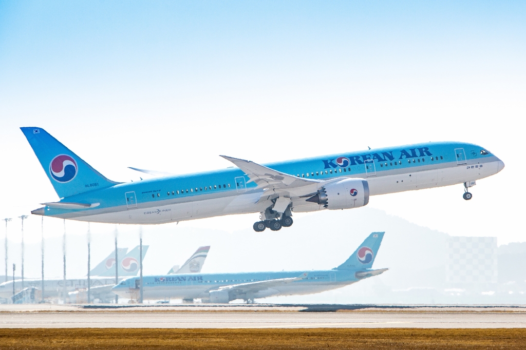 This file photo provided by Korean Air shows a B787-9 passenger jet. (PHOTO NOT FOR SALE) (Yonhap)