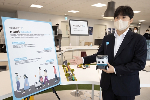 Lee Sang-min, CEO of Neubility, talks about his company during a press event of Samsung Electronics' C-Lab Outside program at Samsung Seoul R&D Campus in southern Seoul on Nov. 22, 2022, in this photo provided by the company. (PHOTO NOT FOR SALE) (Yonhap)