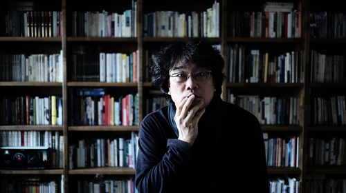 "Parasite" director Bong Joon-ho is seen in this photo provided by Netflix. (PHOTO NOT FOR SALE) (Yonhap)