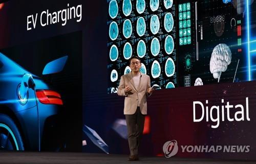 LG Electronics CEO Cho Joo-wan speaks at a press conference on Jan. 4, 2023, ahead of the opening of CES 2023 in Las Vegas. (Yonhap)