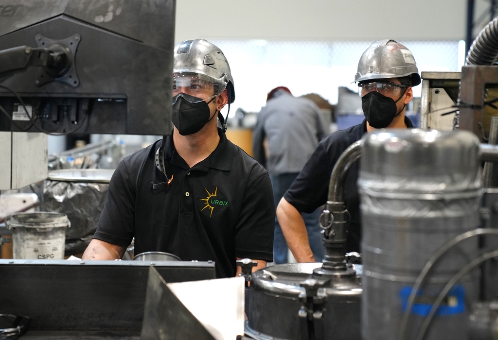 Urbix employees monitor graphite processing systems at the company's pilot facility in Arizona, in this photo provided by Urbix Inc. on Jan. 19, 2023. (PHOTO NOT FOR SALE) (Yonhap) 
