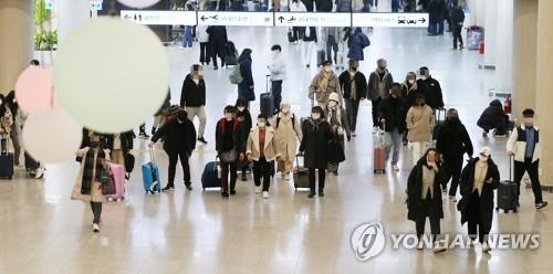 People wear masks at Jeju International Airport on Jan. 30, 2023. (Yonhap) 