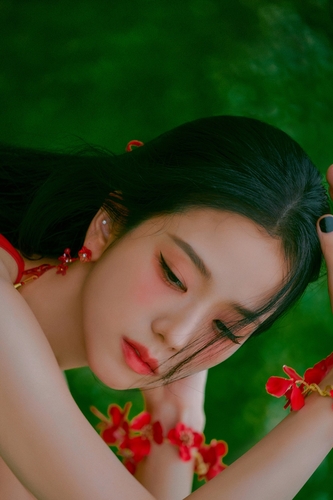 BLACKPINK's Jisoo becomes 1st K-pop female soloist to sell over 1 mln copies in 1st week