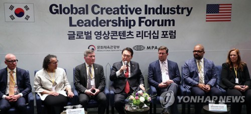 South Korean President Yoon Suk Yeol (C) speaks during the Global Creative Industry Leadership Forum held at the main building of the U.S. Motion Picture Association in Washington, D.C. on April 27, 2023. (Yonhap)