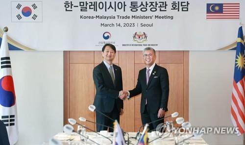 한국과 말레이시아는 원자재 및 경제 관계에 대한 공급망을 강화하는 방법을 논의하고 있습니다.