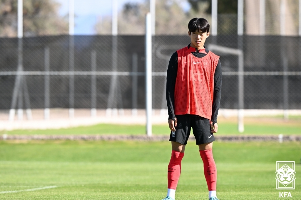 Park Seung-ho, forward for the South Korean men's under-20 national football team, participates in a training session at Club Deportivo Cruz Training Center in Mendoza, Argentina, in preparation for the FIFA U-20 World Cup on May 20, 2023, in this photo provided by the Korea Football Association. (PHOTO NOT FOR SALE) (Yonhap)