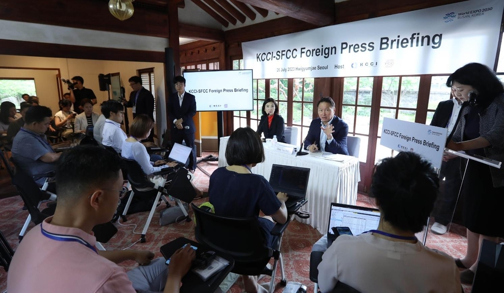 SK Group Chairman and Korea Chamber of Commerce and Industry (KCCI) Chair Chey Tae-won speaks before foreign correspondents in Seoul during a press conference on July 26, 2023, in this photo provided by the KCCI. (PHOTO NOT FOR SALE) (Yonhap)