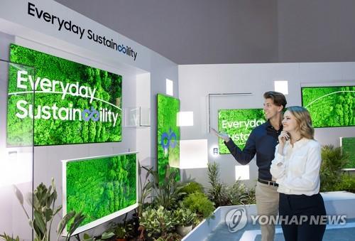 The file photo provided by Samsung Electronics Co. on Jan. 4, 2023, shows its exhibition booth for sustainability efforts during CES 2023 in Las Vegas. (PHOTO NOT FOR SALE) (Yonhap)