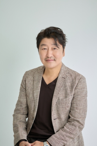 Actor Song Kang-ho embarks on cinematic journey in director's seat in 'Cobweb'