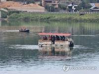 (3rd LD) Pilot dead after civilian helicopter crashes into reservoir in Pocheon