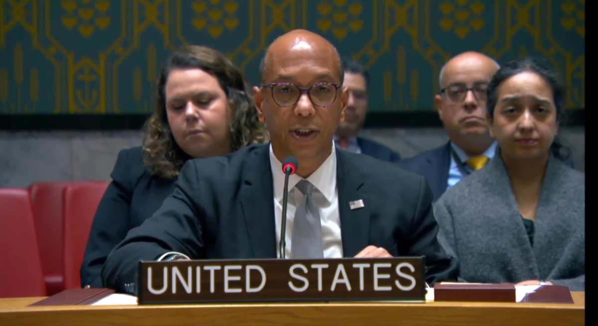 Robert Wood, embajador adjunto de Estados Unidos ante la ONU, habla durante una reunión del Consejo de Seguridad de la ONU en la sede de la ONU en Nueva York el 22 de enero de 2024 en esta fotografía capturada de una transmisión en vivo de la reunión desde UN Web TV.  (FOTO NO EN VENTA) (Yonhap)