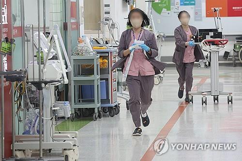 Medical staffers move in a hurry at a hospital in the southeastern city of Daegu on Feb. 29, 2024. (Yonhap)