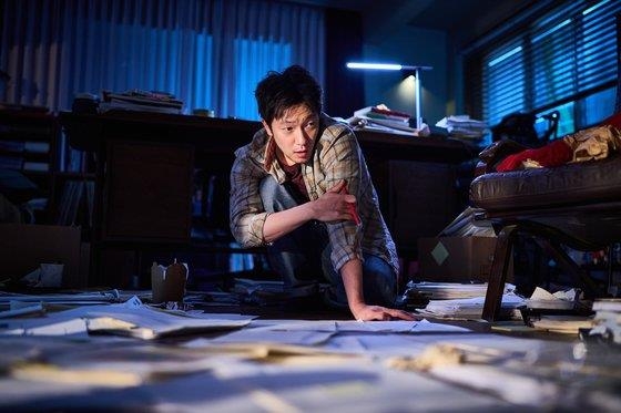 A still from "Troll Factory" shows Im Sang-jin, played by Son Suk-ku, in this photo provided by Acemaker Movieworks on March 22, 2024. (PHOTO NOT FOR SALE) (Yonhap)
