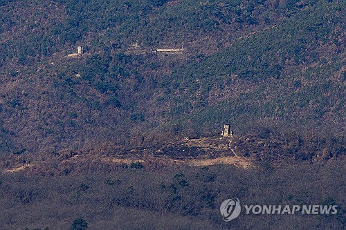  N. Korean soldiers briefly cross inter-Korean border, return after warning shots