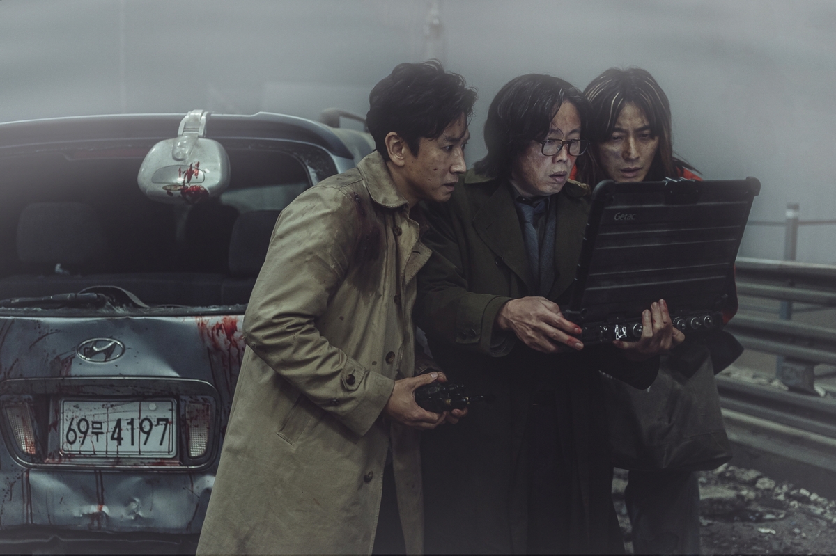 A still cut, provided by CJ ENM on July 11, 2024, shows (L to R) lead actor Lee Sun-kyun, Kim Hee-won and Ju Ji-hoon, who plays Cha Jung-won, Dr. Yang and Jobak, respectively, in the disaster thriller "Project Silence." (PHOTO NOT FOR SALE) (Yonhap)
