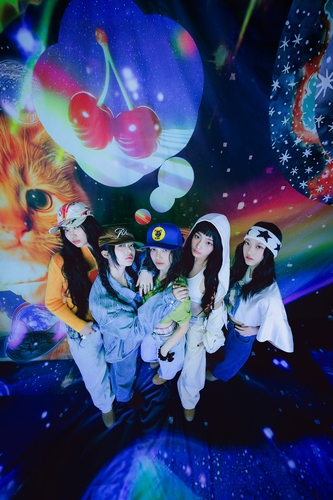 K-pop girl group NewJeans is seen in this concept photo for its Japanese debut single "Supernatural," provided by ADOR. (PHOTO NOT FOR SALE) (Yonhap)