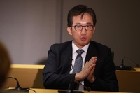 (LEAD) (Yonhap Interview) Scores of N. Koreans staying overseas make attempt to defect: ex-N. Korean diplomat