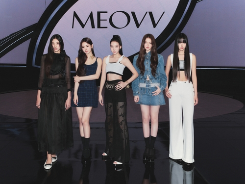 New K-pop girl group Meovv poses for a photo during an online media showcase to mark its debut on Sept. 6, 2024, in this photo provided by The Black Label. (PHOTO NOT FOR SALE) (Yonhap)