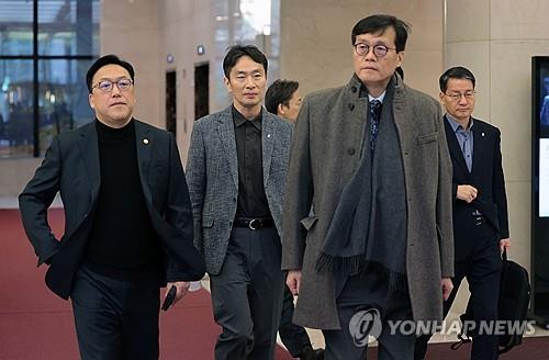 Bank of Korea Gov. Rhee Chang-yong (R) moves after an emergency meeting on economic affairs in Seoul, along with Financial Supervisory Service chief Lee Bok-hyun (C) and Financial Services Commission head Kim Byoung-hwan (L), on Dec. 6, 2024.(Yonhap)