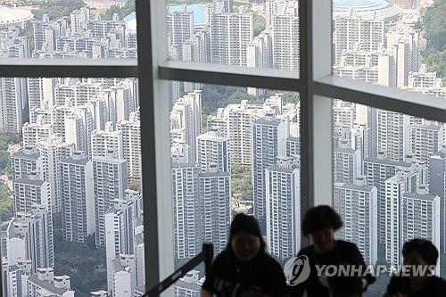  Regulator to further tighten curbs on household debts from next week