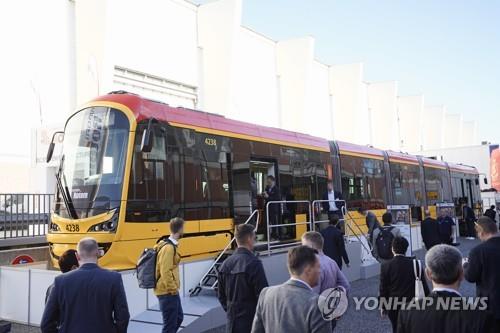 This undated file photo shows a Hyundai Rotem Co. tram model put on display at a rail exhibition held in Berlin. (PHOTO NOT FOR SALE) (Yonhap)