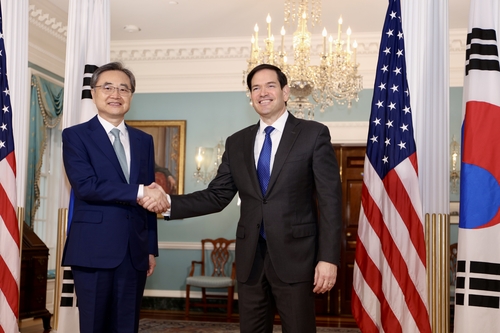 (LEAD) Top S. Korean, U.S. diplomats reiterate 'resolute' commitment to N.K. denuclearization