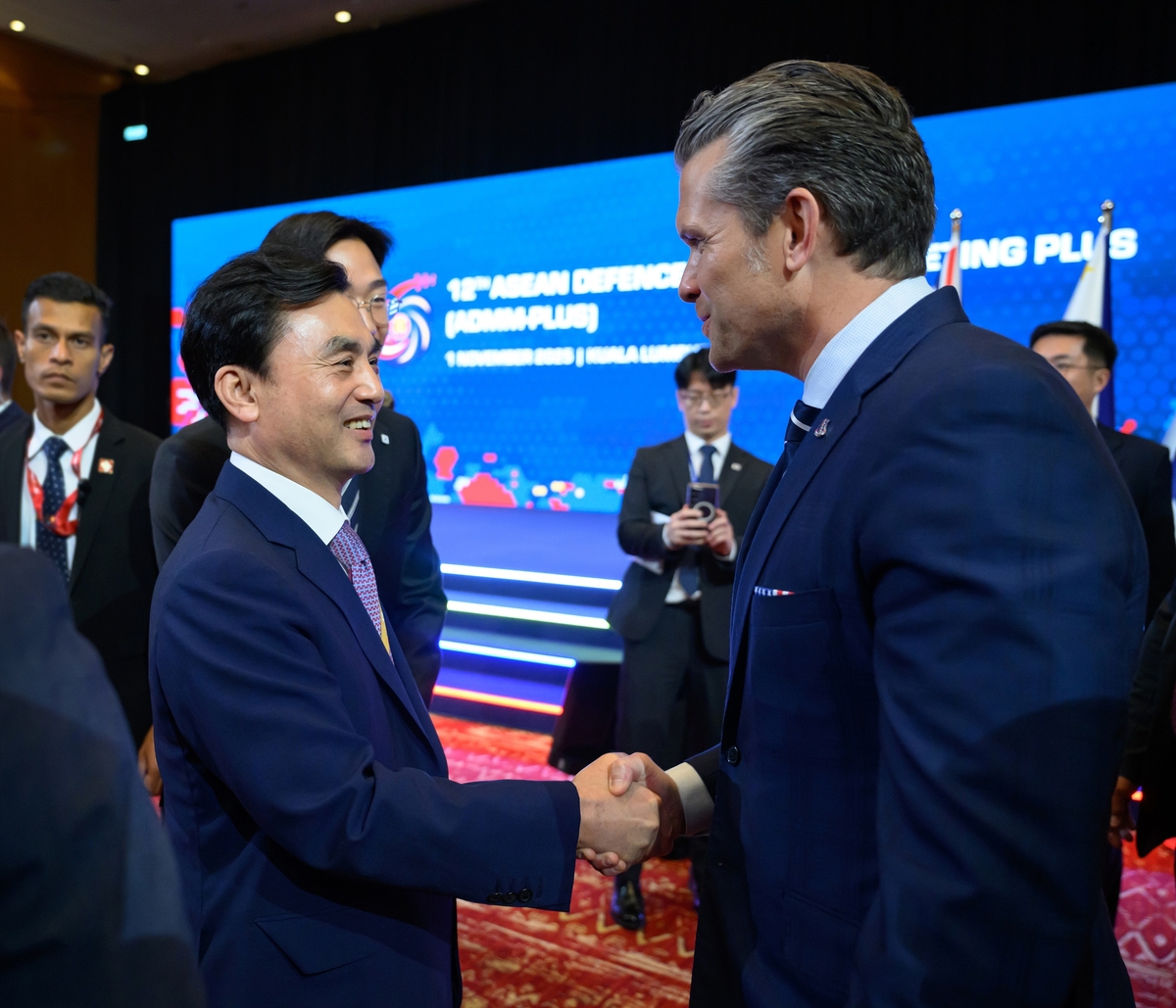 Defense chiefs of S. Korea, U.S. meet at ASEAN defense forum ahead of key bilateral meeting