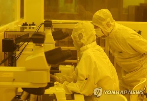 Over 40 pct of science, engineering talent consider moving abroad within 3 yrs: BOK survey