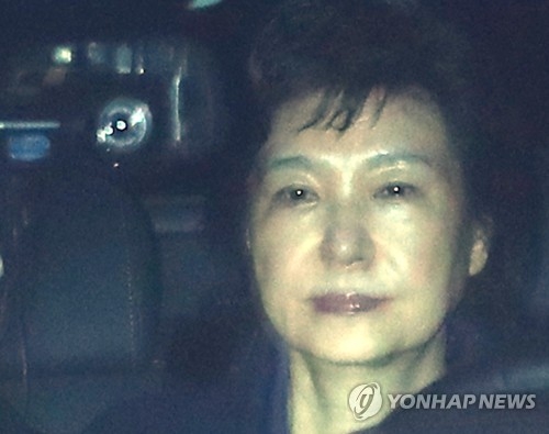 L'ancienne présidente Park Geun-hye se dirige vers le centre de détention de Séoul