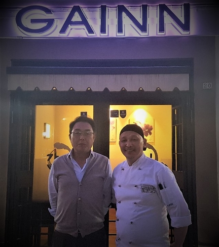Le patron du restaurant Gainn et le chef Daniel Kim.