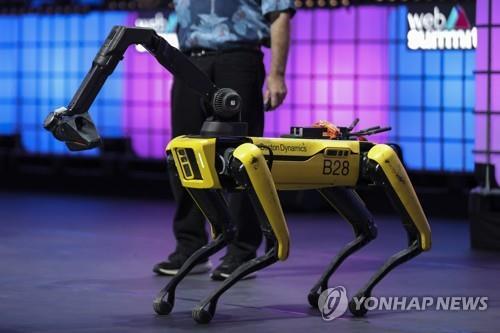 Spot, un robot manœuvrable ressemblant à un chien, fabriqué par Boston Dynamics. (Photo d'archives Yonhap)