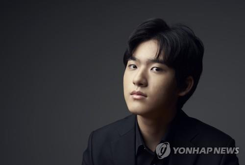 (LEAD) Le pianiste sud-coréen Lim Yunchan remporte le premier prix du concours international Van Cliburn