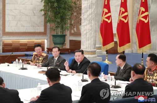 Kim Jong-un préside une réunion de la Commission militaire centrale