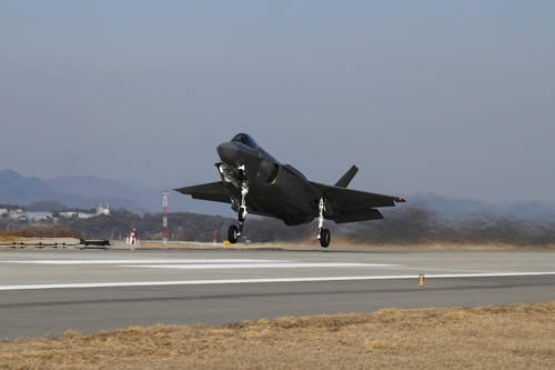 (LEAD) Séoul et Washington organisent des exercices aériens combinés avec les F-22 et F-35