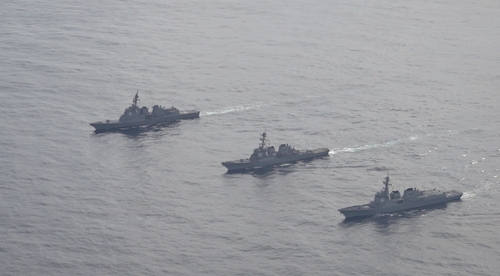 (LEAD) La Corée, les Etats-Unis et le Japon organisent des exercices trilatéraux de défense antimissile en mer de l'Est