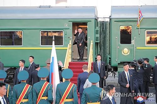 Kim Jong-un arrive à Komsomolsk-sur-l'Amour et se rend dans une usine aéronautique