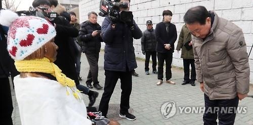 少女像移転求める外交部の公文書　市民団体が反発＝韓国