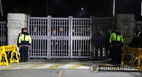 逮捕で朴前大統領の警護中断　自宅警備は継続