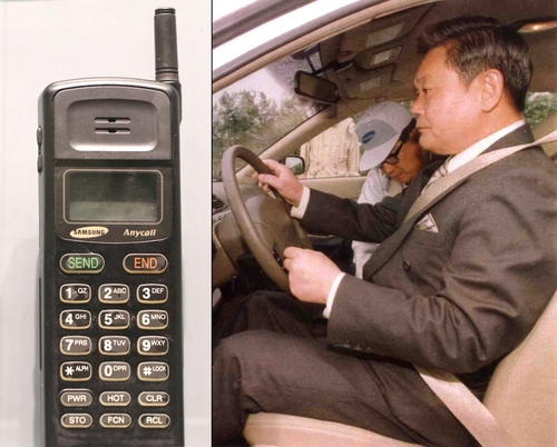 サムスンの初期の携帯電話ブランド「Ａｎｙｃａｌｌ」（左）と、釜山のサムスン自動車工場を訪れた李会長（資料写真）＝（聯合ニュース）